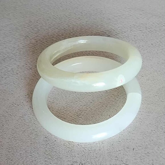 A Set of Two White Jade Bangle Bracelets - Picture 3 of 3